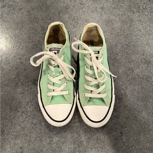 Mint green Converse Size 6 women’s (4 men’s)